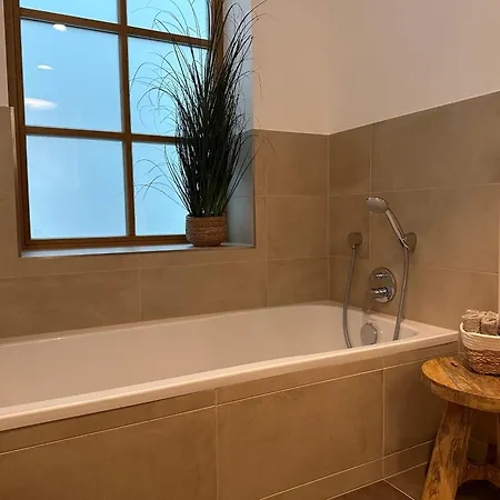 Grosses Fuer Business, Family & Friends アパート *